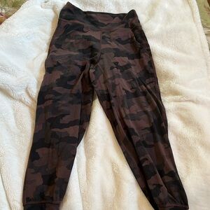 Like new - Lululemon camouflage joggers - Size 4